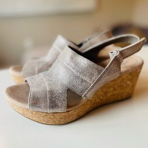 Clarks Women's Annadel Eirwyn Wedge Sandal